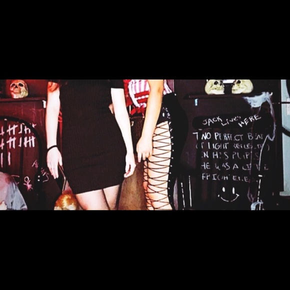 Fashionnova leather pants - Picture 4 of 4